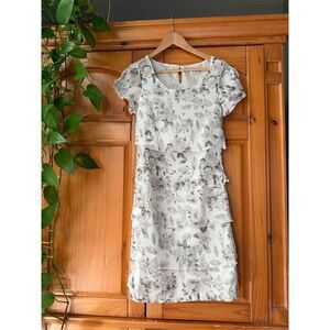 Creation L Floral Tiered Dress Size 4 White Gray Short Sleeve Fit & Flare Sheath